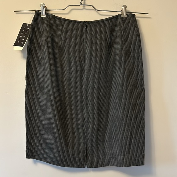 Finity Studio skirt black/grey pinstripe size 10 new with tags still attached - Picture 5 of 7